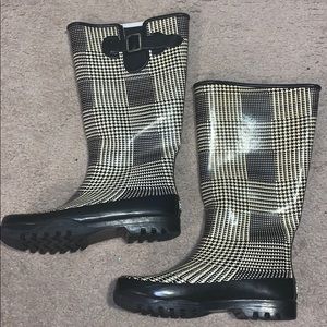 sperry black and white rain boots with buckle